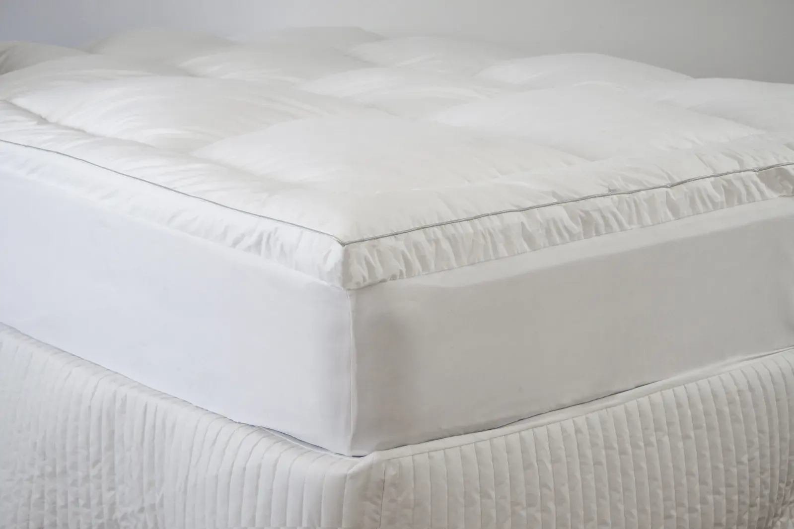 2800GSM Standard Microfibre MATTRESS TOPPER V/P - KING 2800GSM Standard Microfibre MATTRESS TOPPER V/P - KING