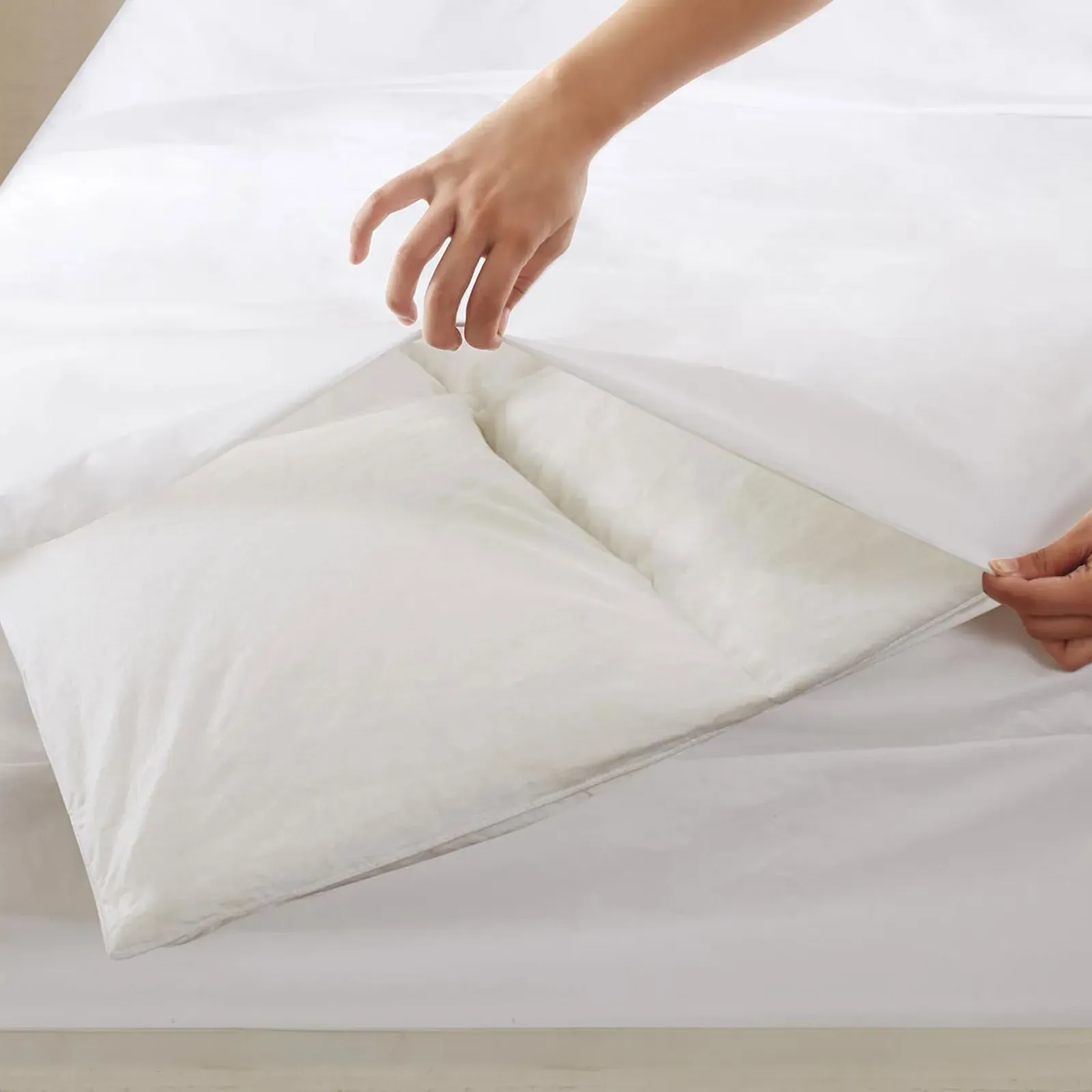 Stain Resistant Quilt Protector DOUBLE Stain Resistant Quilt Protector DOUBLE