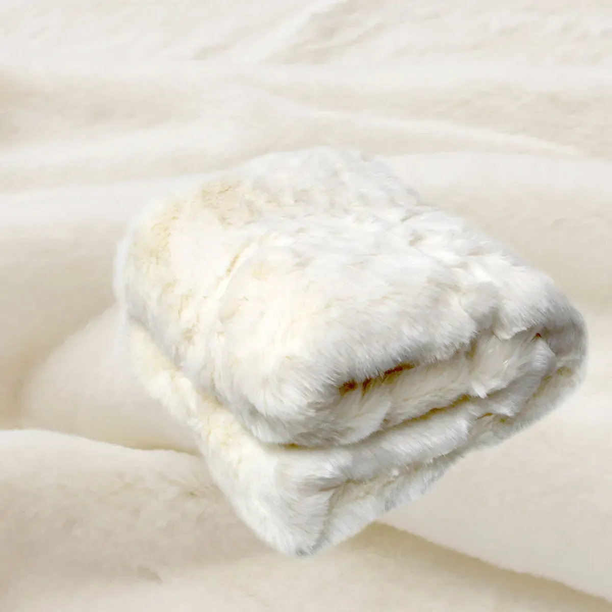 Polar Bear Luxury Faux Fur Throw Rug 127 x 152 cm Polar Bear Luxury Faux Fur Throw Rug 127 x 152 cm
