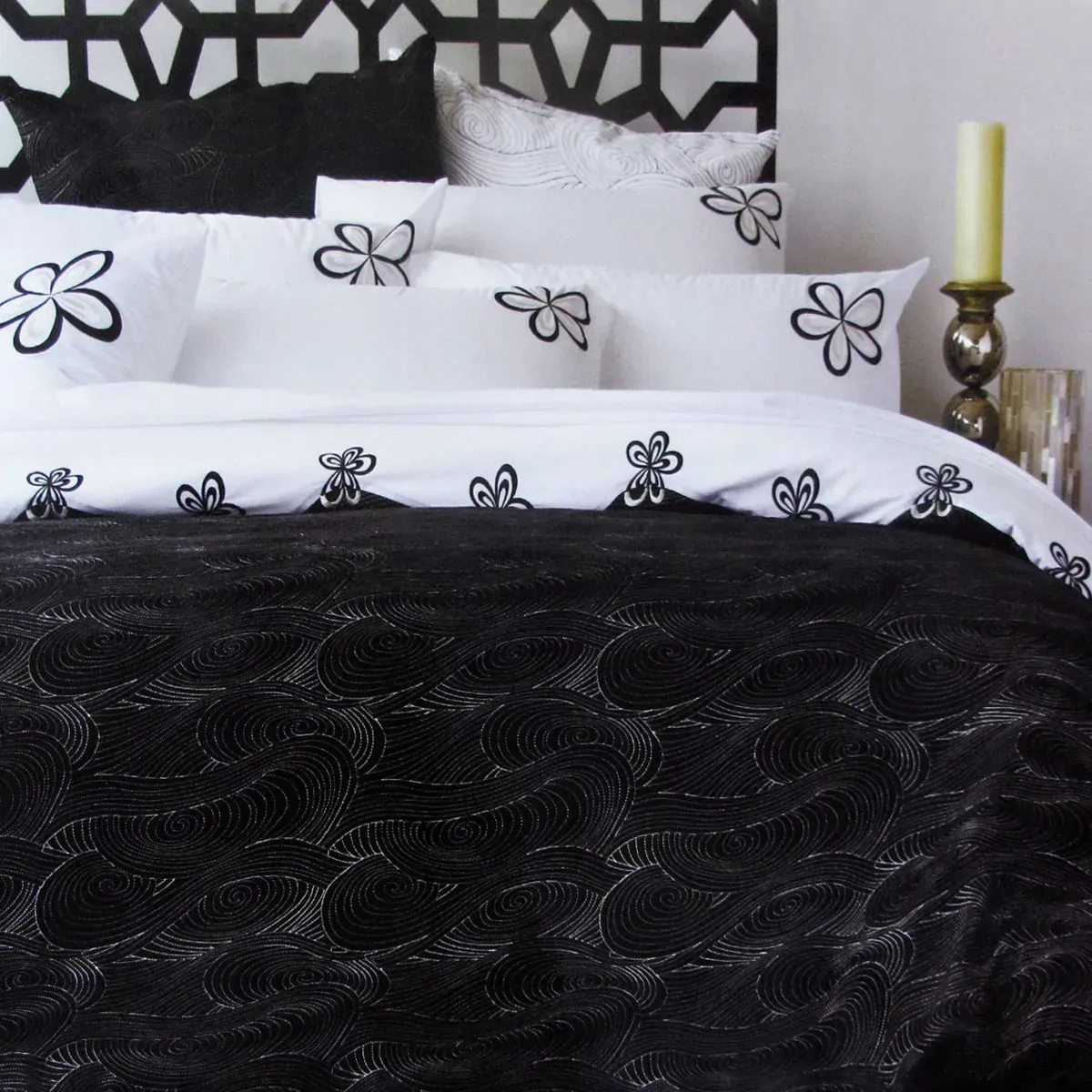 Accessorize Hypnotic Black Quilt Cover Set Queen Accessorize Hypnotic Black Quilt Cover Set Queen