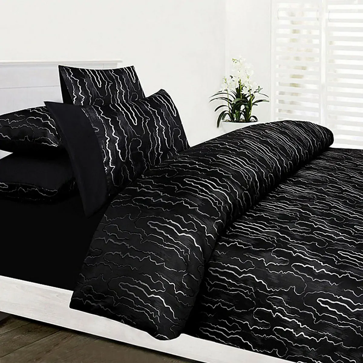 Accessorize Naples Black Jacquard Quilt Cover Set Double Accessorize Naples Black Jacquard Quilt Cover Set Double