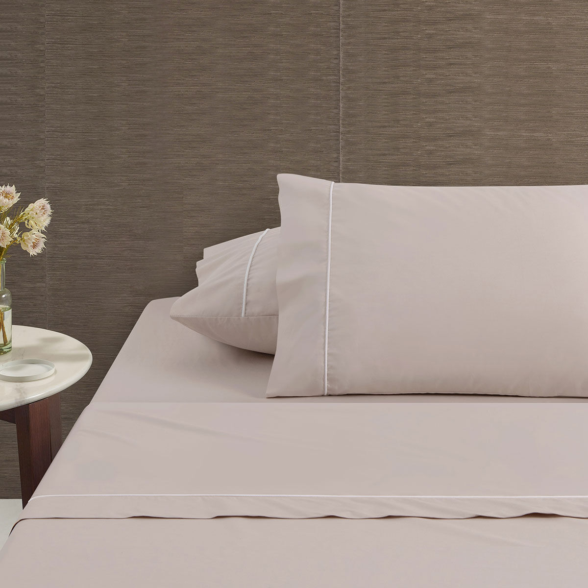 Accessorize White/Black Piped Hotel Deluxe Cotton Sheet Set Super King Accessorize White/Black Piped Hotel Deluxe Cotton Sheet Set Super King