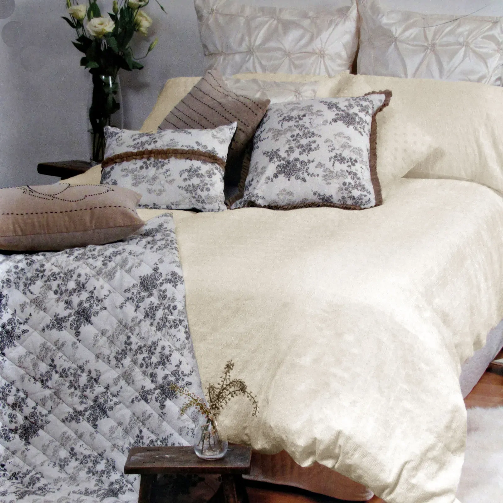 Canterbury Tarlo Cream Quilt Cover Set King Canterbury Tarlo Cream Quilt Cover Set King