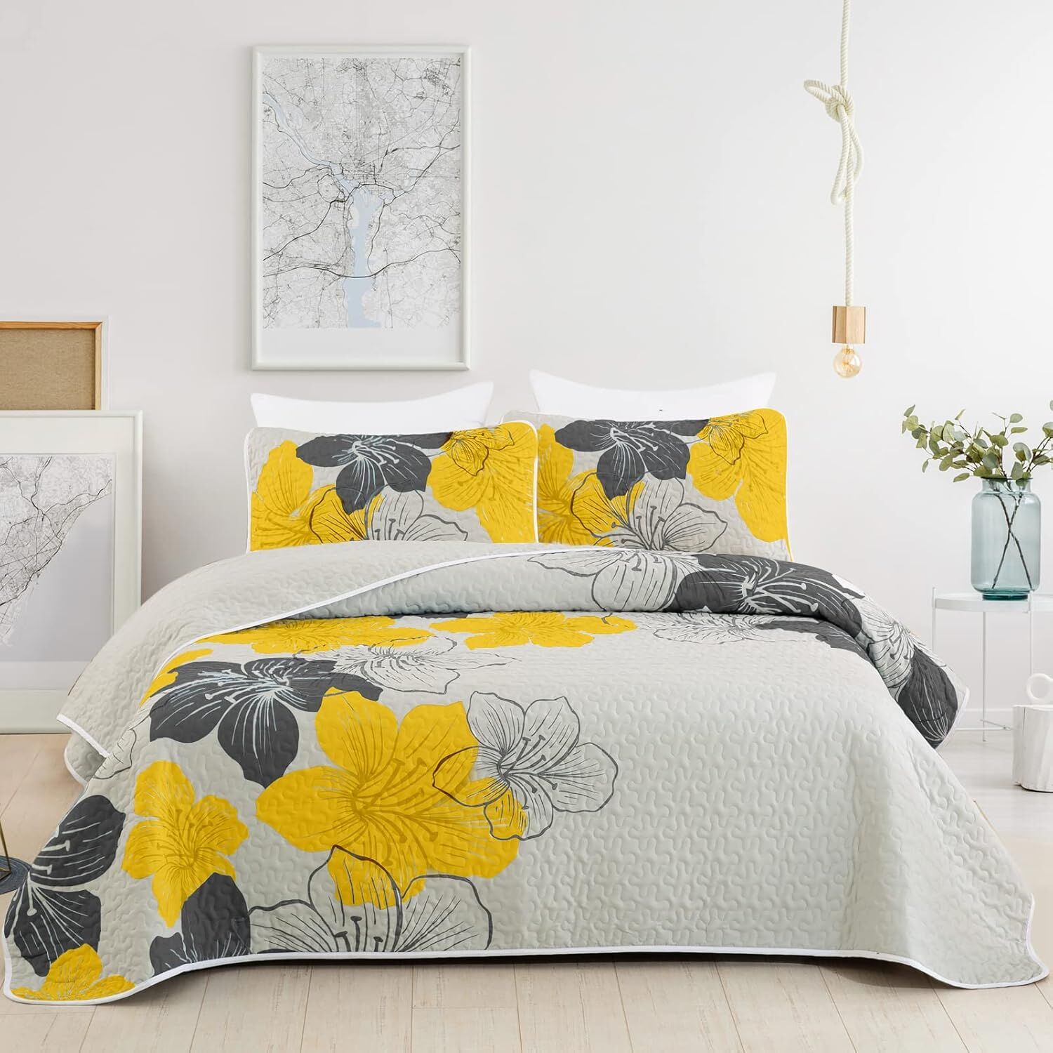 Delicate Quilted Coverlet and Pillowcases Set: Soft Touch for a Restful Night - Queen size Delicate Quilted Coverlet and Pillowcases Set: Soft Touch for a Restful Night - Queen size
