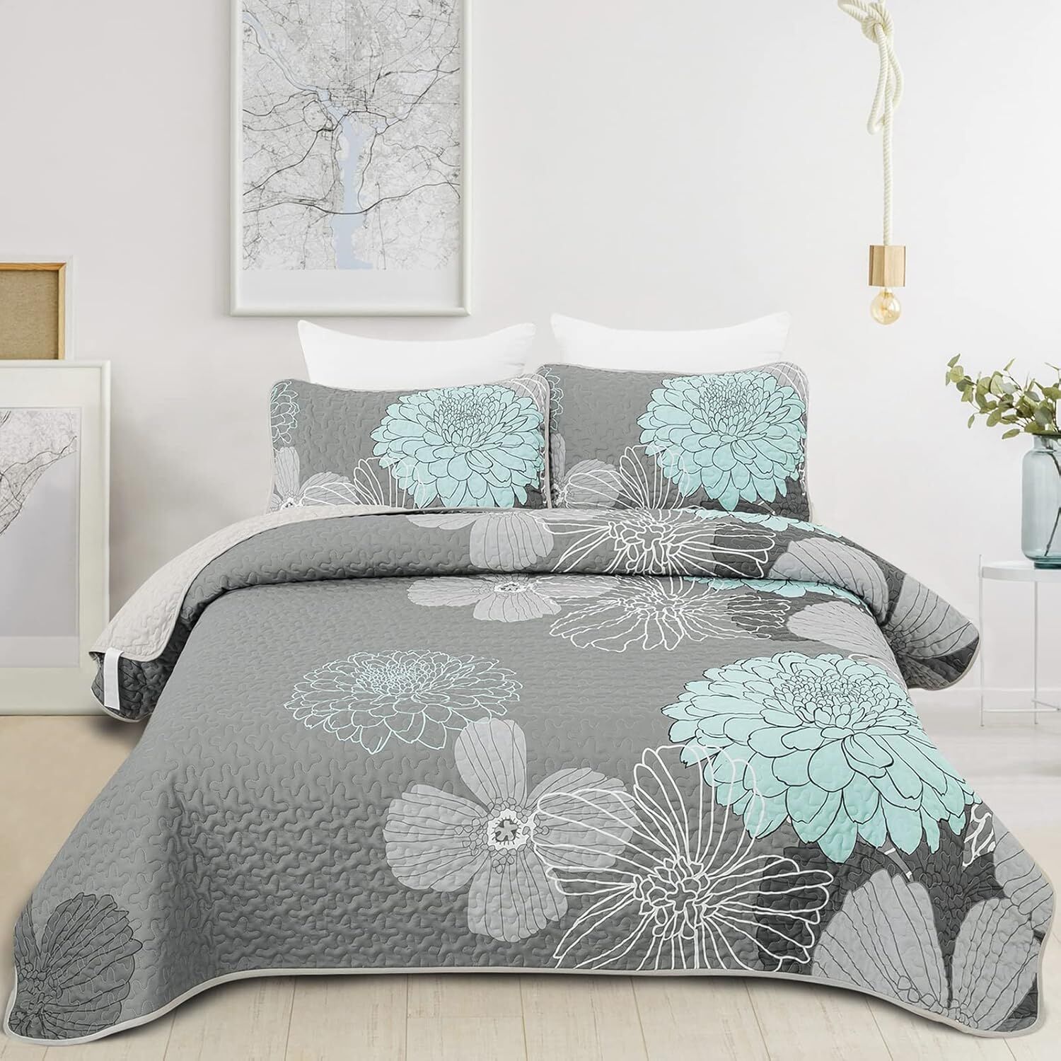Opulent Quilted Coverlet and Pillowcases Set: The Ultimate in Bedroom Luxury - Queen size Opulent Quilted Coverlet and Pillowcases Set: The Ultimate in Bedroom Luxury - Queen size