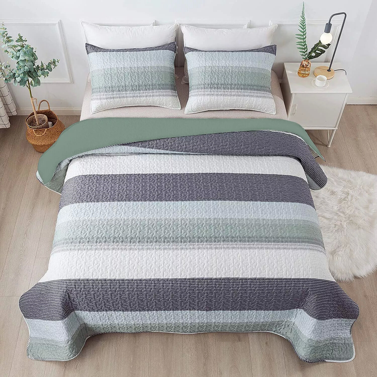 Ethereal Quilted Bedspread and Pillowcases Set: A Dreamy Addition to Your Home - Queen size Ethereal Quilted Bedspread and Pillowcases Set: A Dreamy Addition to Your Home - Queen size
