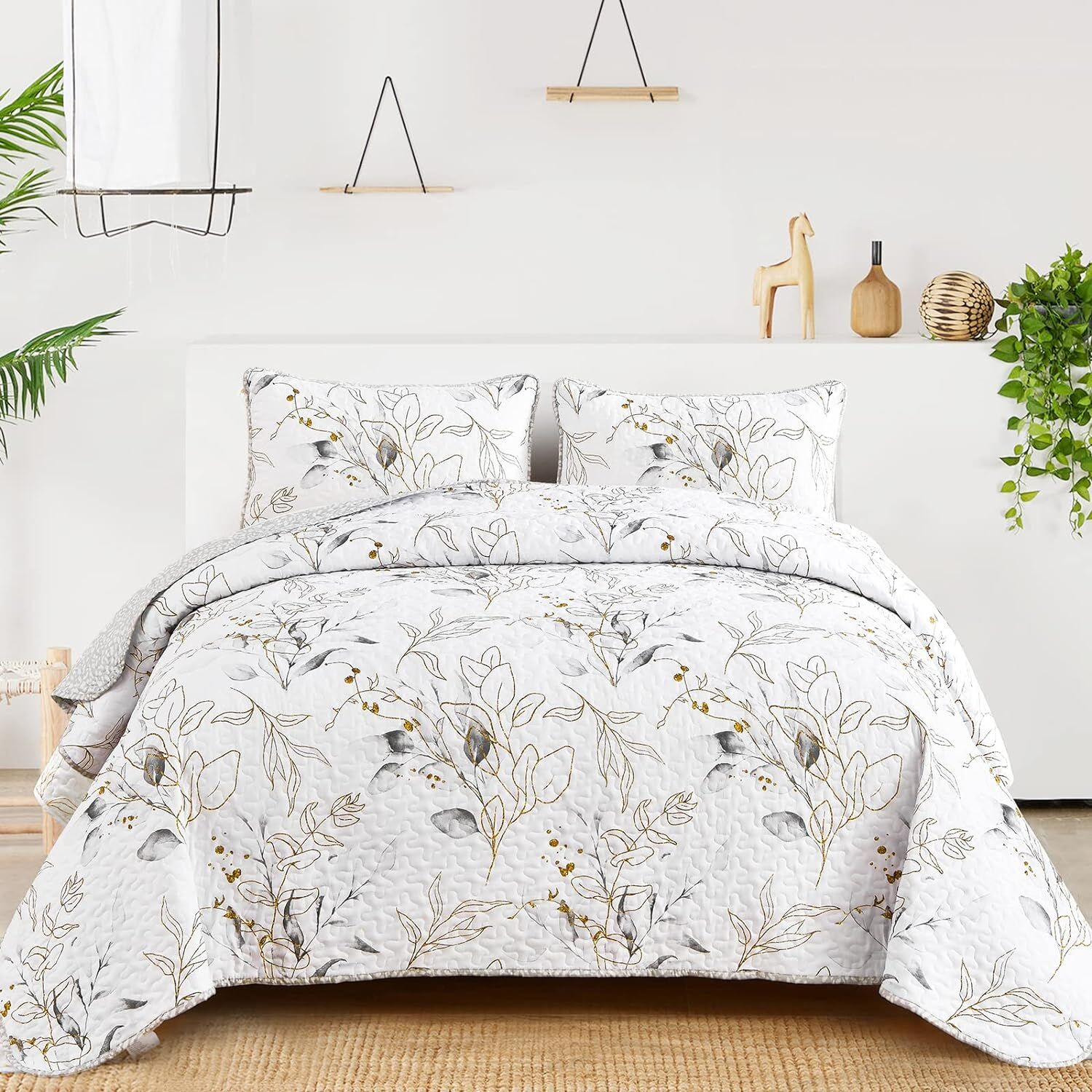 Breathtaking Quilted Coverlet and Pillowcases Set: Transform Your Bedroom's Look - Queen size Breathtaking Quilted Coverlet and Pillowcases Set: Transform Your Bedroom's Look - Queen size