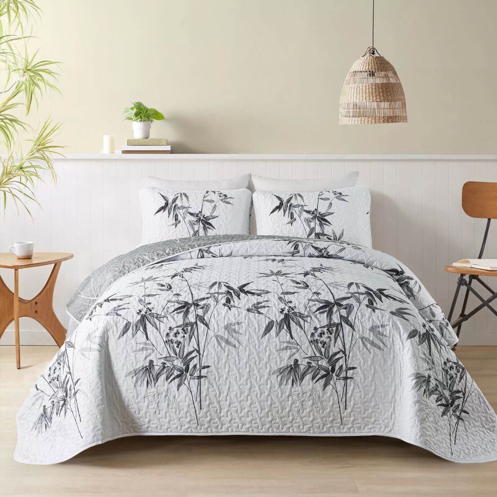 Finely Quilted Bedspread and Pillowcases Set: A Blend of Art and Comfort - Queen size Finely Quilted Bedspread and Pillowcases Set: A Blend of Art and Comfort - Queen size