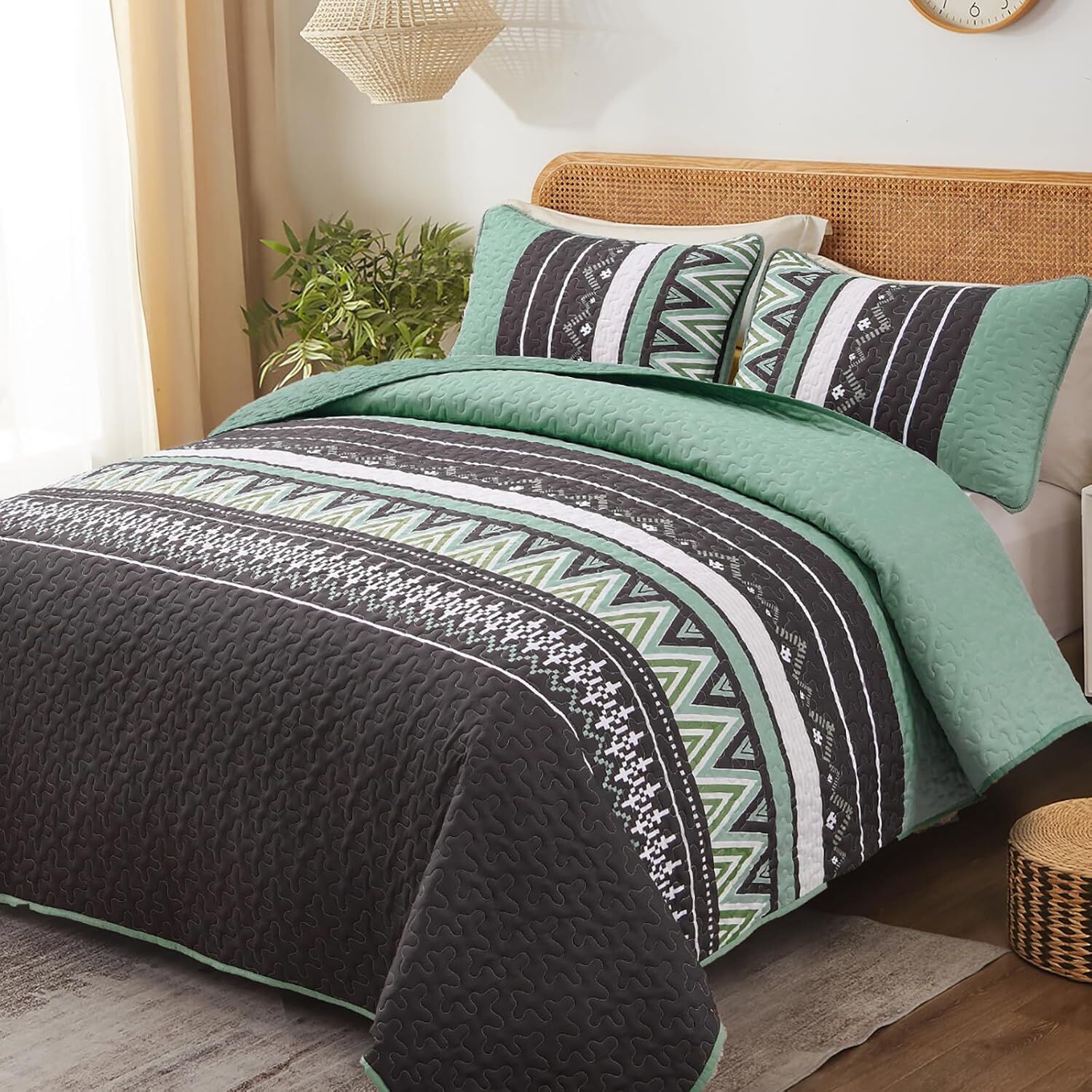 Neutral Quilted bedspread and pillowcovers set: Versatile Style - Queen size Neutral Quilted bedspread and pillowcovers set: Versatile Style - Queen size