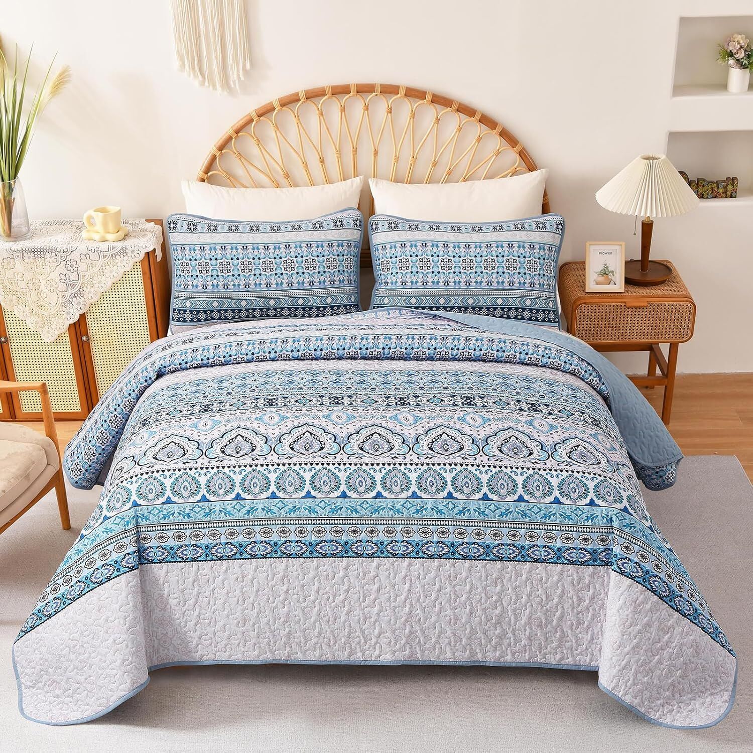 Cozy Quilted Coverlet and Pillowcases Set: A Hug for Your Bed - Queen size Cozy Quilted Coverlet and Pillowcases Set: A Hug for Your Bed - Queen size