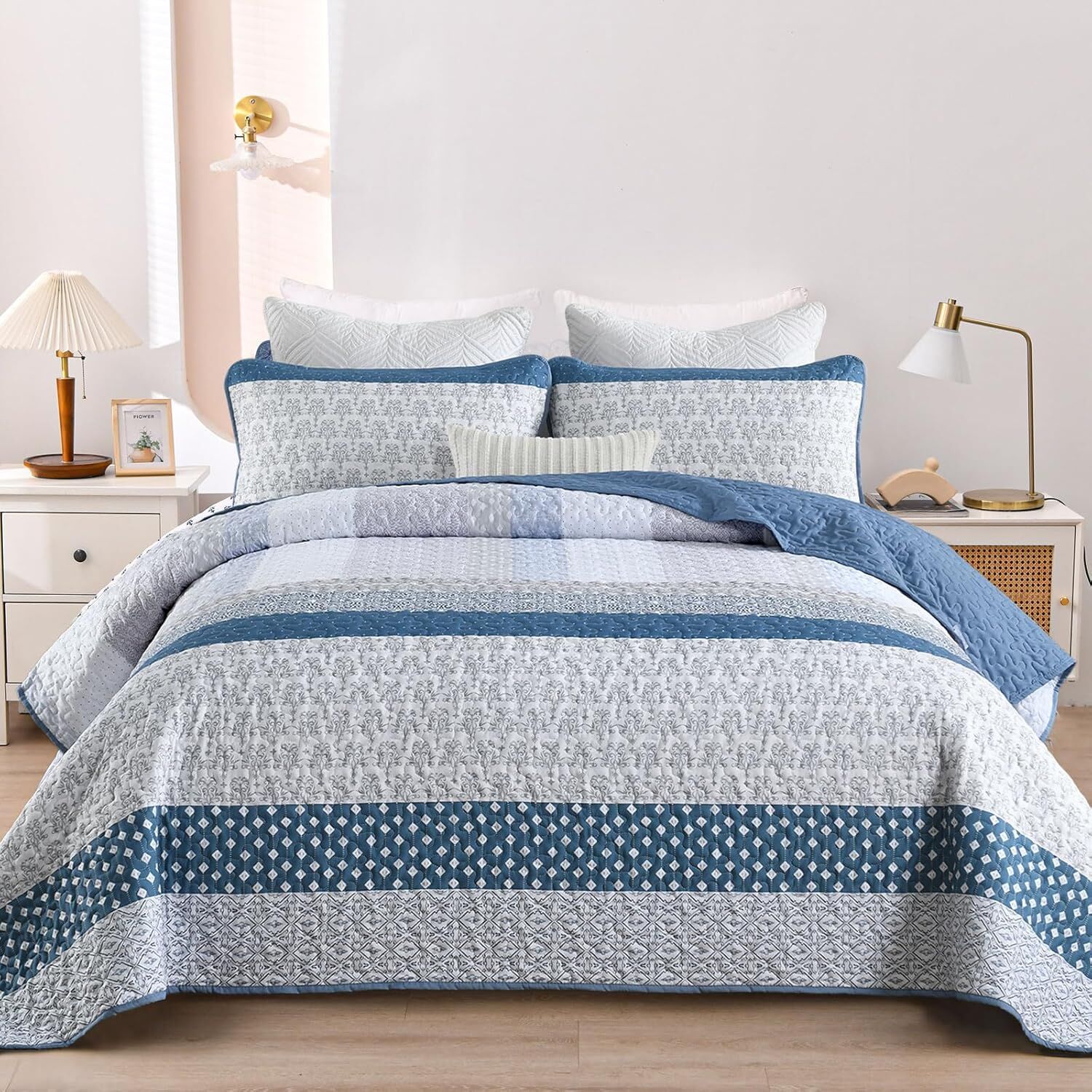 Dazzling Quilted bedspread and pillowcovers set: Add Sparkle to Your Space - Queen size Dazzling Quilted bedspread and pillowcovers set: Add Sparkle to Your Space - Queen size