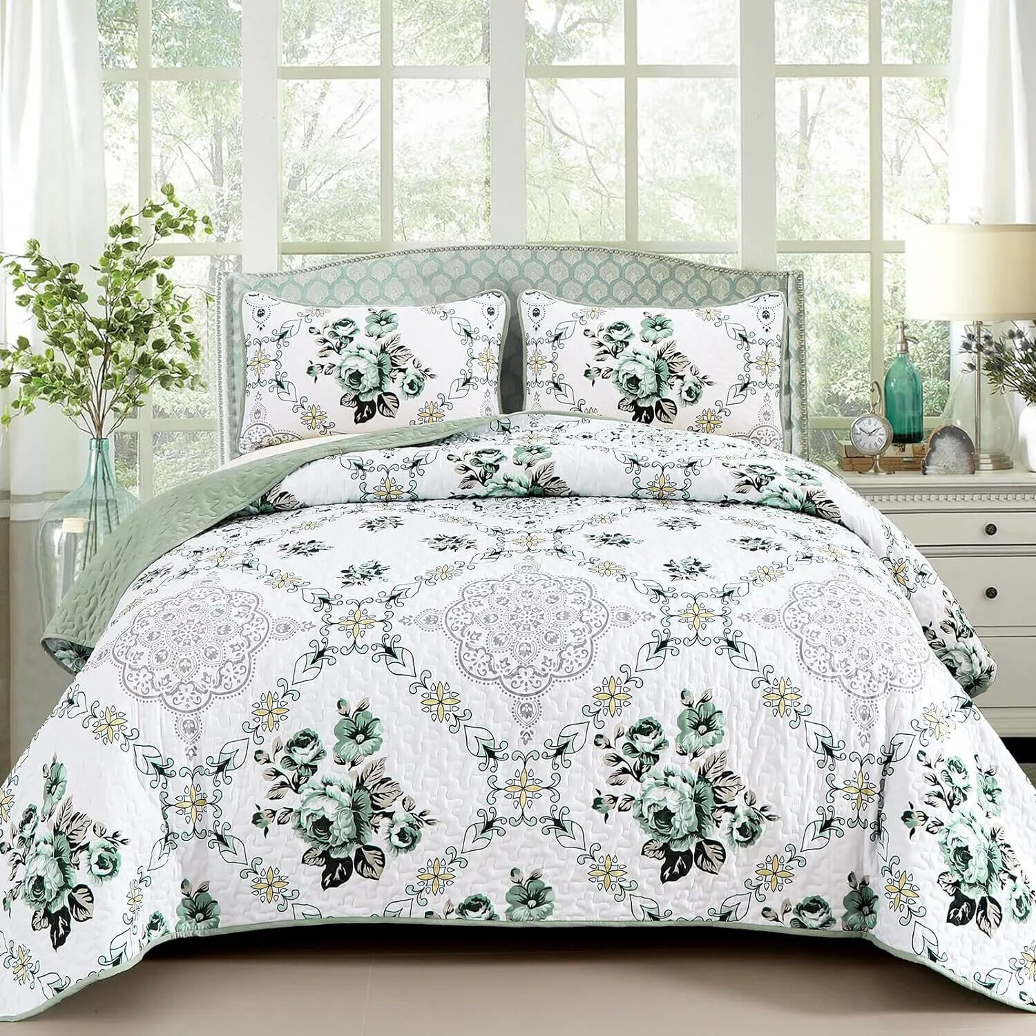 Exquisite Quilted Bedspread and Pillowcases Set: A Touch of Elegance for Your Space - Queen size Exquisite Quilted Bedspread and Pillowcases Set: A Touch of Elegance for Your Space - Queen size