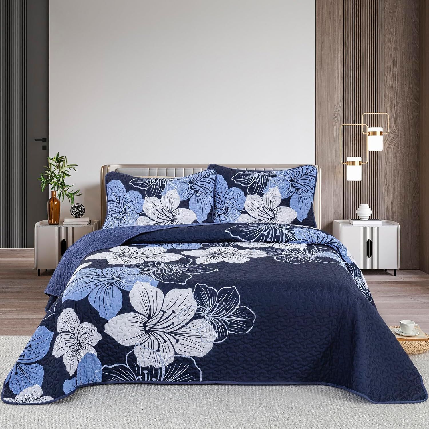 Lavish Quilted Coverlet and Pillowcases Set: Luxurious Comfort for Your Bed - Queen size Lavish Quilted Coverlet and Pillowcases Set: Luxurious Comfort for Your Bed - Queen size
