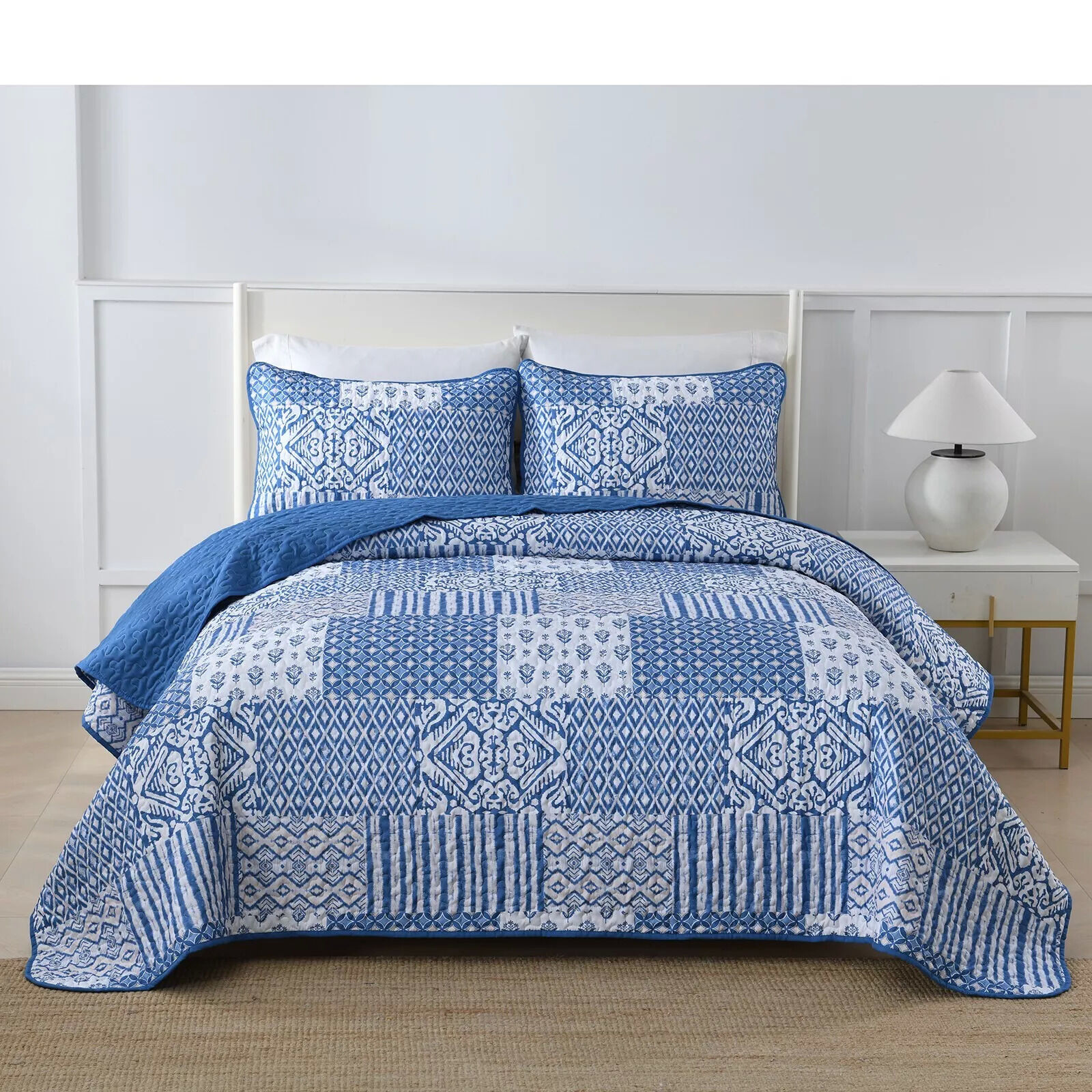 Blissful Quilted bedspread and pillowcovers set: Relax in Style - Queen size Blissful Quilted bedspread and pillowcovers set: Relax in Style - Queen size