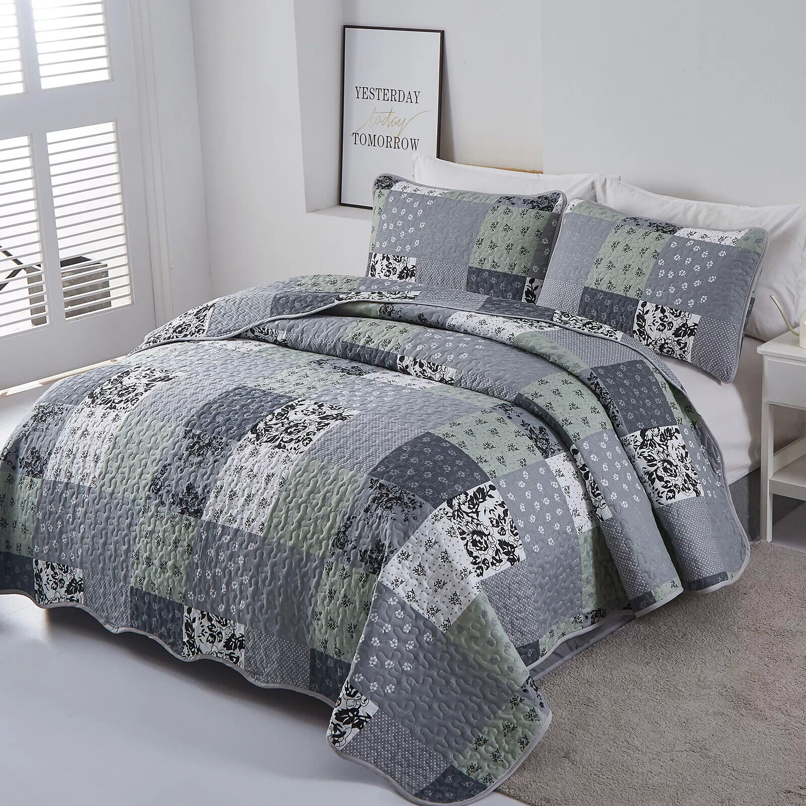 Vivacious Quilted bedspread and pillowcovers set: Full of Life and Energy - Queen size Vivacious Quilted bedspread and pillowcovers set: Full of Life and Energy - Queen size