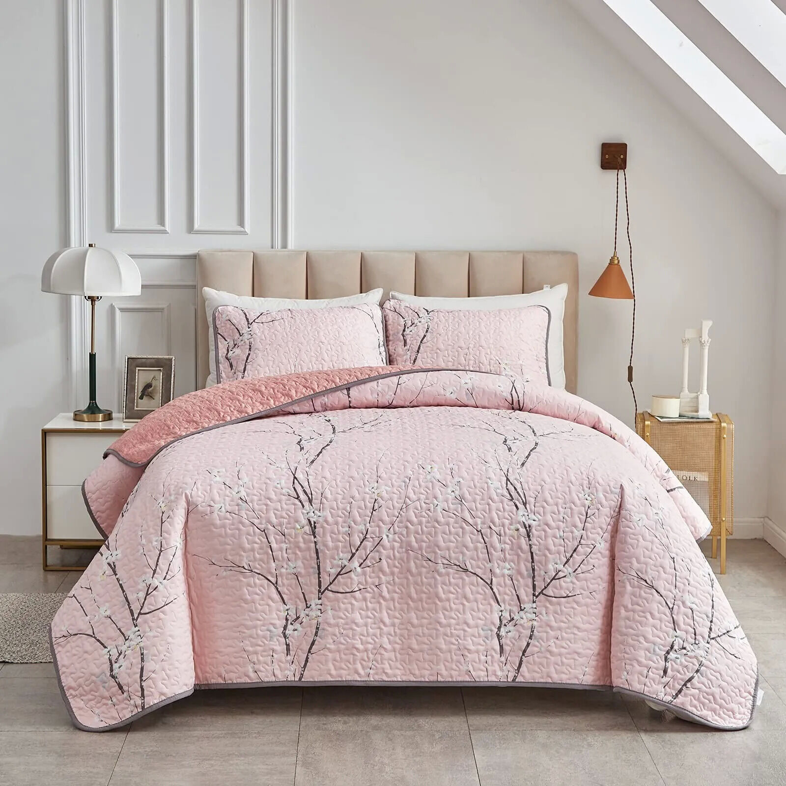 Versatile Quilted Coverlet and Pillowcases Set: Adapts to Every Season - Queen size Versatile Quilted Coverlet and Pillowcases Set: Adapts to Every Season - Queen size