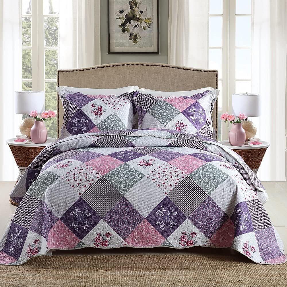 Quaint Quilted bedspread and pillowcovers set: Perfect for a Cozy Retreat - Queen size Quaint Quilted bedspread and pillowcovers set: Perfect for a Cozy Retreat - Queen size
